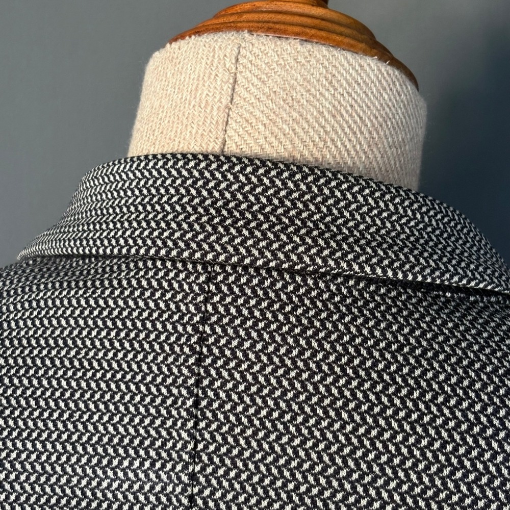 Giorgio Armani Black Label - Herringbone Knit Navy Blazer | Sz 48 | 3 Button - Picture 5 of 10